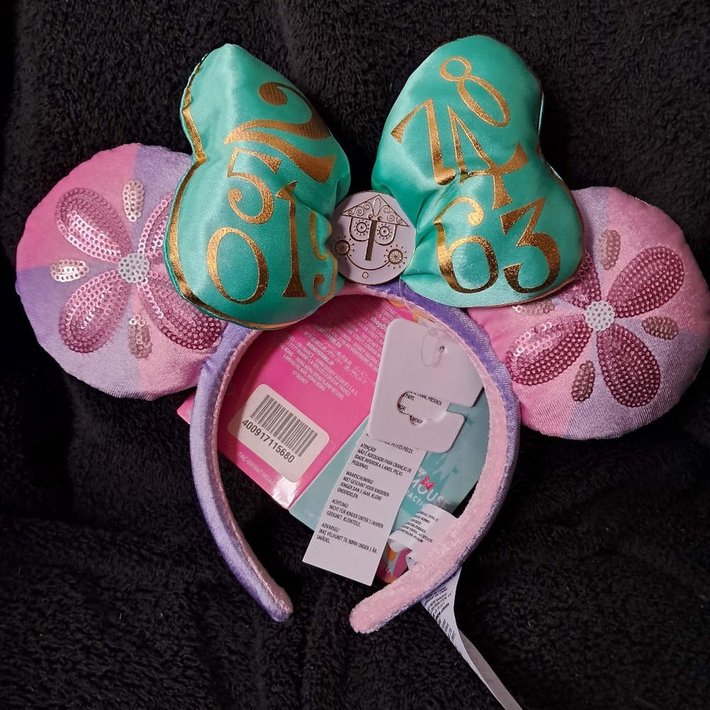 Minnie Main Attraction Small World Ears